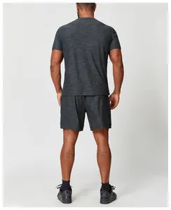 Vue arrière d'un ensemble de sport pour hommes gris foncé chiné à séchage rapide