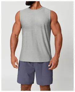 Vorderansicht des grauen, ärmellosen Herren-Sporttops aus schnell trocknendem Stoff