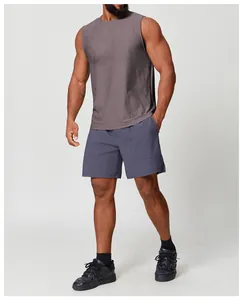 Profi-Ansicht eines schnelltrocknenden Sport-Tanktops für Herren zum Fitnesstraining
