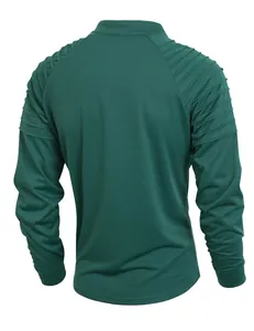 Vue arrière du t-shirt de sport à manches longues vert foncé pour hommes avec détails plissés