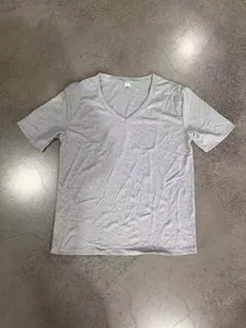 T-shirt décontracté gris à col en V pour hommes en tissu technique très respirant