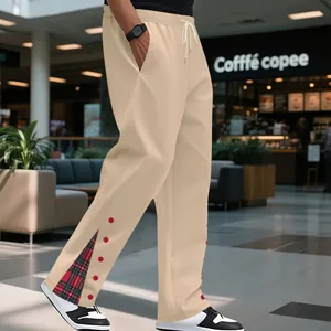 Pantaloni della tuta kaki da uomo pesanti con originale spacco laterale in tartan rosso.