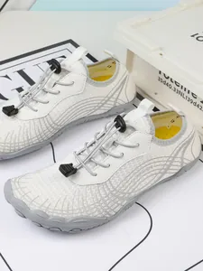 Zapatos de agua blancos transpirables y antideslizantes para playa con cordones elásticos