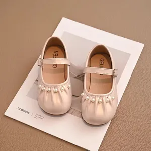 Elegantes zapatos Mary Jane rosa para niñas con perlas y hebilla de estilo princesa