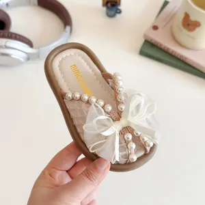 Adorables zapatillas de princesa rosas para niñas con gran lazo de malla y perlas