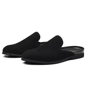 Mocassins noirs en daim pour hommes, sans talon, design slip-on confortable pour l'été.