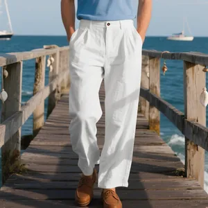 Détail montrant la texture du pantalon décontracté en lin blanc pour hommes, coupe large