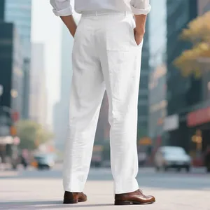 Vue arrière d'un pantalon en lin blanc pour homme de style décontracté et chic
