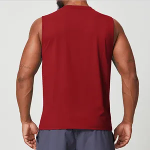 Canotta sportiva da uomo bordeaux senza maniche traspirante mostrata vista posteriore