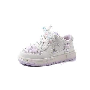 Modische weiße Mädchen-Sneaker mit lila Stern und dicker, rutschfester Profilsohle