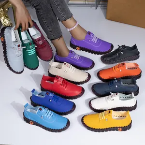 Variété de mocassins en cuir souple colorés pour femmes avec semelles antidérapantes