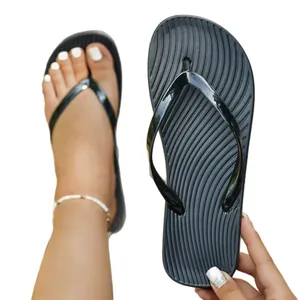 Stilvolle schwarze EVA-Flip-Flops für Damen mit strukturierter rutschfester Sohle