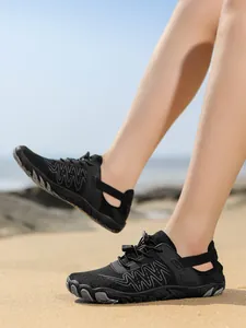 Chaussures d'eau noires respirantes pour plage et natation avec semelle en caoutchouc