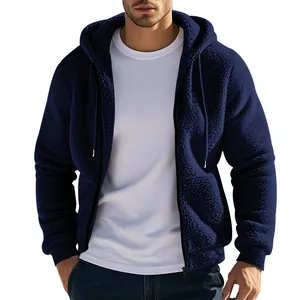 Detailansicht der dunkelblauen Herren-Fleecejacke mit Kapuze und hochwertigem Reißverschluss