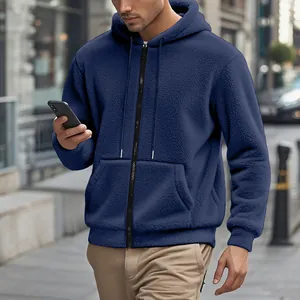 Detailansicht der dunkelblauen Herren-Fleecejacke mit Reißverschluss für den Winter