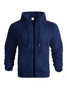 Nahaufnahme eines dunkelblauen Fleece-Kapuzenpullovers mit Reißverschluss und Taschen.