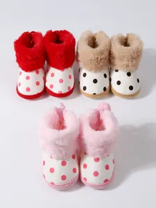 Weichsohlige Baby-Winterstiefel mit bunten Punkten und Kunstpelzbesatz im Set