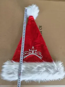 Cappello di Babbo Natale in peluche rosso con corona di strass e misura di 44 cm
