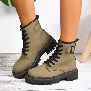 Stivali combat kaki alla moda con plateau, cinturini con fibbia e suola spessa carrarmato