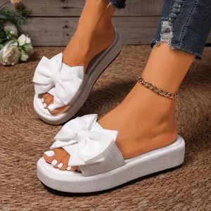 Elegantes sandalias blancas de plataforma con lazo grande para mujer, ideales para la playa