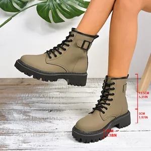 Stivali combat kaki con plateau in stile britannico con etichette di dimensioni
