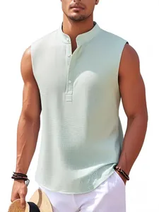 Gros plan d'un gilet henley sans manches côtelé vert menthe pour homme style décontracté