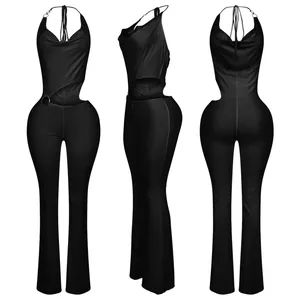 Detailansichten eines sexy schwarzen Jumpsuits mit Neckholder und Ausschnitten