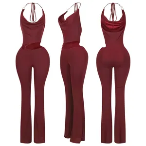 Detaillierte Mehrfachansicht eines weinroten sexy Neckholder-Jumpsuits mit Cut-outs