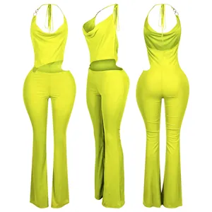 Detailansicht aus drei Winkeln: Sexy neongrüner Neckholder-Jumpsuit mit Cut-outs und Ring.