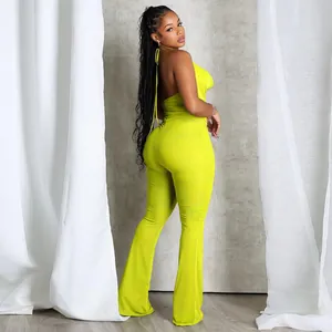 Sexueller neon-gelber Neckholder-Jumpsuit mit rückenfreiem Design und ausgestelltem Bein