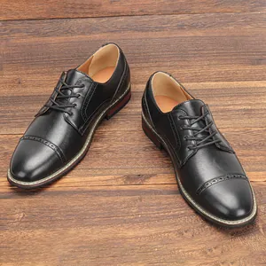 Detailansicht der schwarzen Herren-Derby-Business-Schuhe mit elegantem Brogue-Kappendesign.