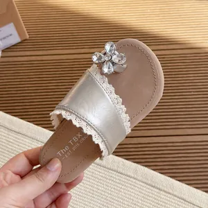 Girls Flat Rhinestone Flip Flops Soft Sole Toe Ring Sandals Summer Champagne Silver Patent Leather Lace Beach Shoes For Kids