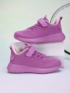 Baskets en maille respirante violette pour enfants avec sangles velcro sur socle