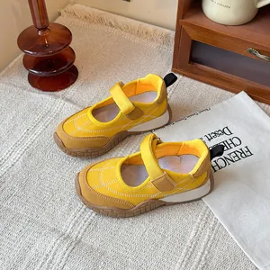 Zapatillas Mary Jane amarillas vibrantes para niñas para actividades al aire libre