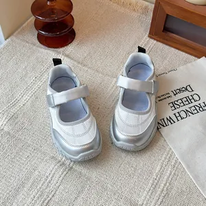 Zapatillas Mary Jane plateadas para niñas con cierre de velcro y suela deportiva cómoda