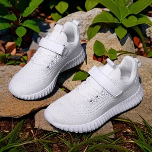 Chaussures de course pour enfants en mesh blanc respirant avec fermeture velcro pratique