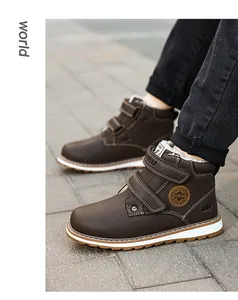 Vue détaillée des bottines Martin marron fourrées pour filles avec scratch