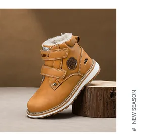 Vue détaillée des bottes d'hiver marron pour enfants avec doublure chaude et velcro