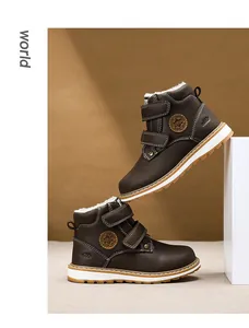 Vue détaillée des bottes d'hiver pour enfants marron avec doublure en polaire