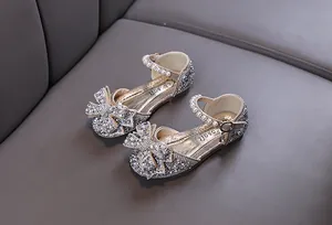 Glitzernde Mädchen Prinzessinnenschuhe mit Strasssteinen, Perlen und großer Zierschleife