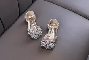 Glitzernde silberne Prinzessinnenschuhe für Mädchen mit Strassschleife und Perlen