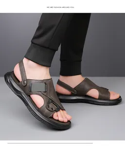 Lässige braune Herren-Outdoor-Strandsandalen mit weichen Sohlen und verstellbaren Riemen.