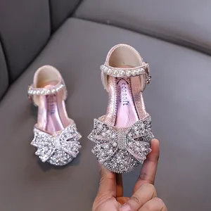 Elegante rosa Mädchen-Prinzessinenschuhe mit Strassschleife und Perlenriemen für Partys