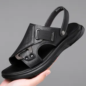 Professionelle Herren Leder-Sandalen mit Zwei-Wege-Riemen und weicher, schwarzer Sohle
