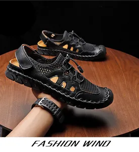 Detalle de las sandalias de malla transpirable para hombre con cordón ajustable