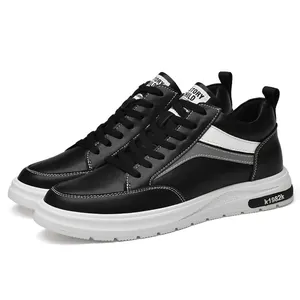 Eleganti sneaker da uomo nere con suola bianca spessa e rialzo interno invisibile
