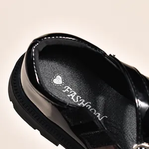 Chaussures en cuir verni noir pour filles avec semelle intérieure cœur rembourrée