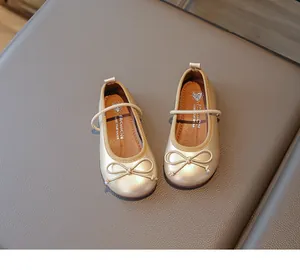 Cute golden girls' princess flats with bow detail for toddlers in detailed macro view