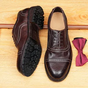Vintage bruine paardenleren Oxford schoenen met brogue details en een dikke zool