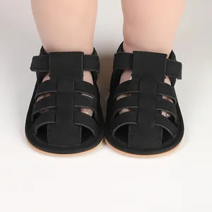 Comfortabele zwarte baby sandalen met zachte zool en holle bandjes voor de zomer